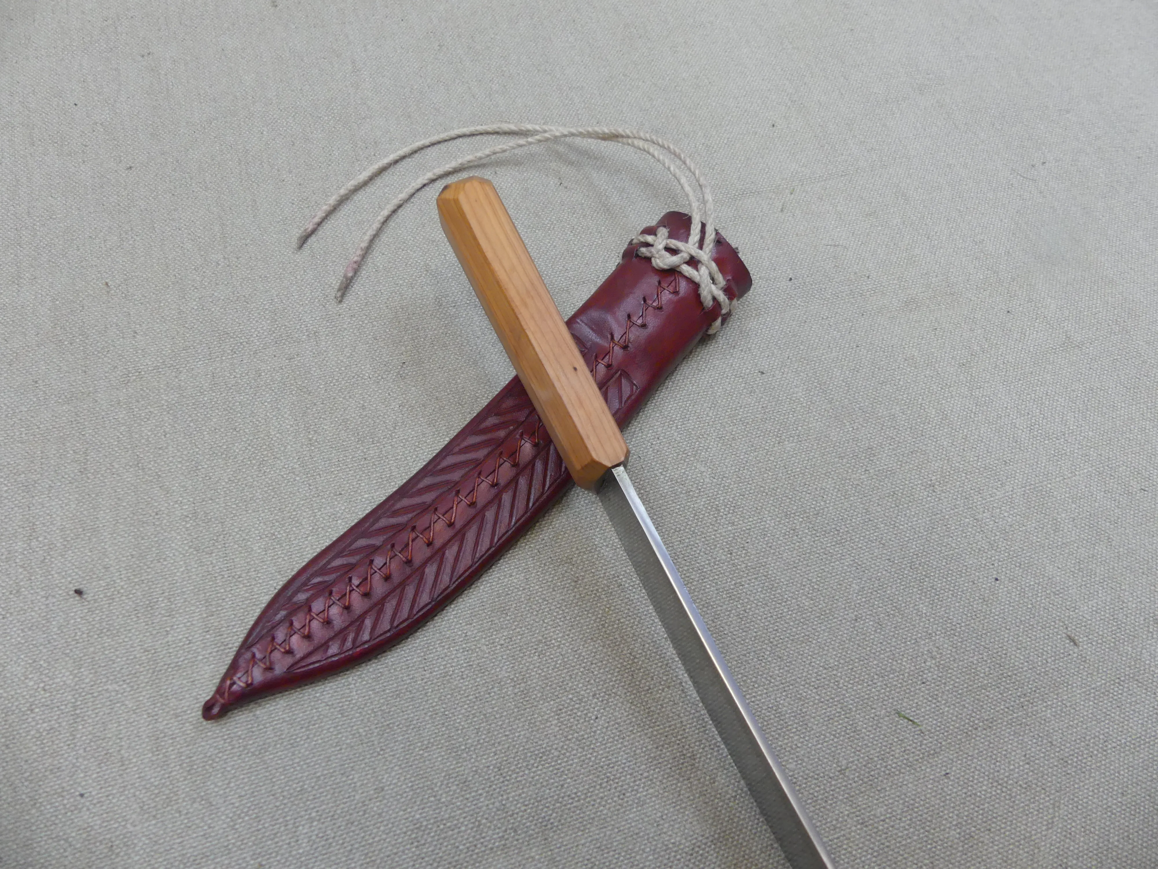 13-14thC yew handled butchers knife (red sheath)