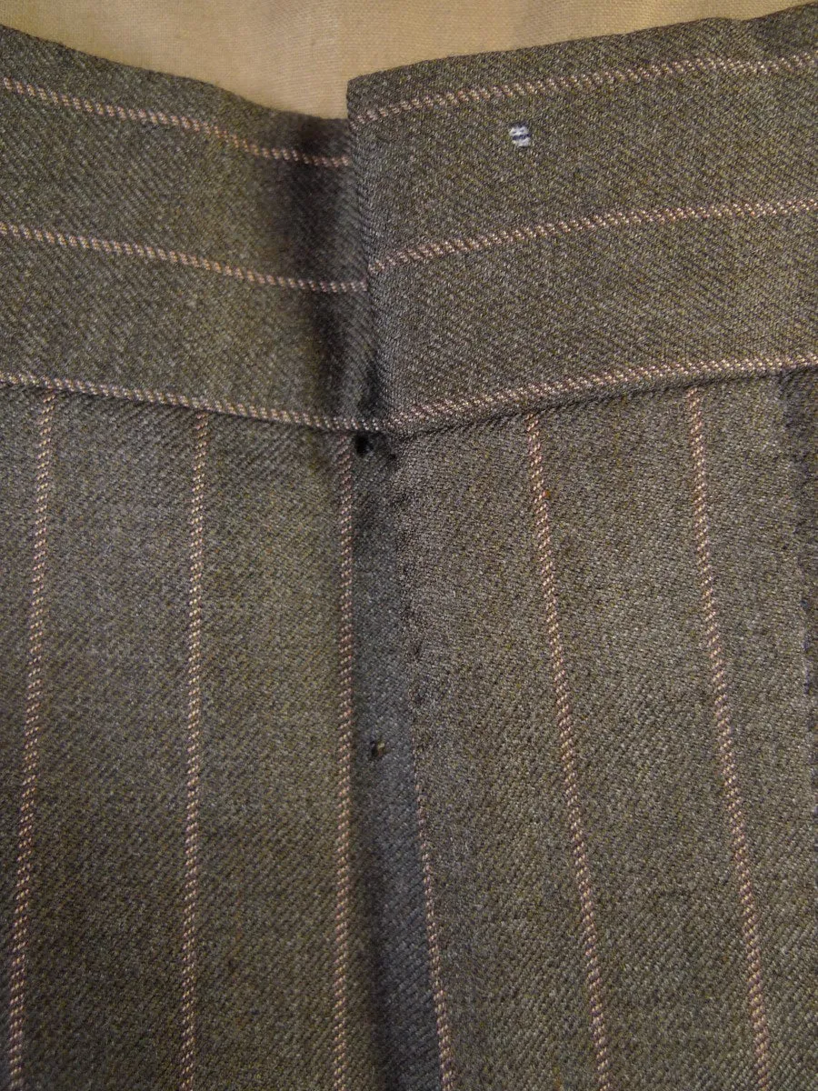 22/0321 beautiful 2007 maurice sedwell savile row bespoke brown pin-stripe wool suit w/ paisley linings 46 regular