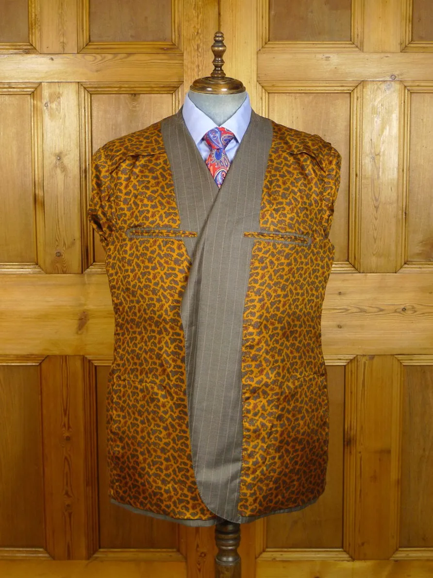 22/0321 beautiful 2007 maurice sedwell savile row bespoke brown pin-stripe wool suit w/ paisley linings 46 regular