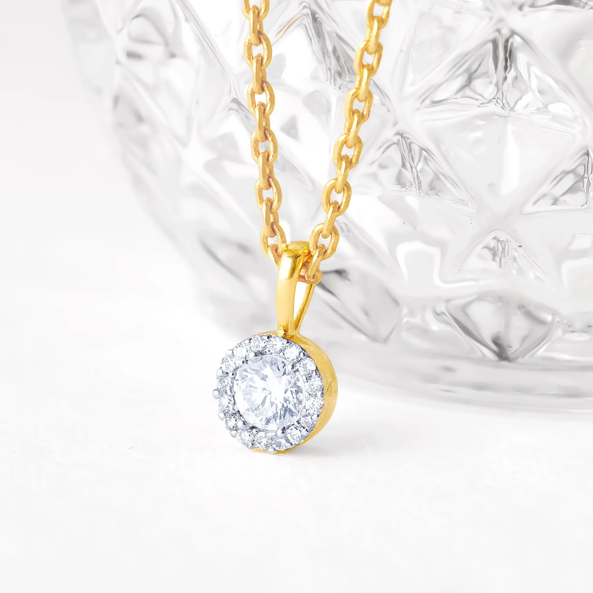 Gold Stunning Cluster Diamond Pendant