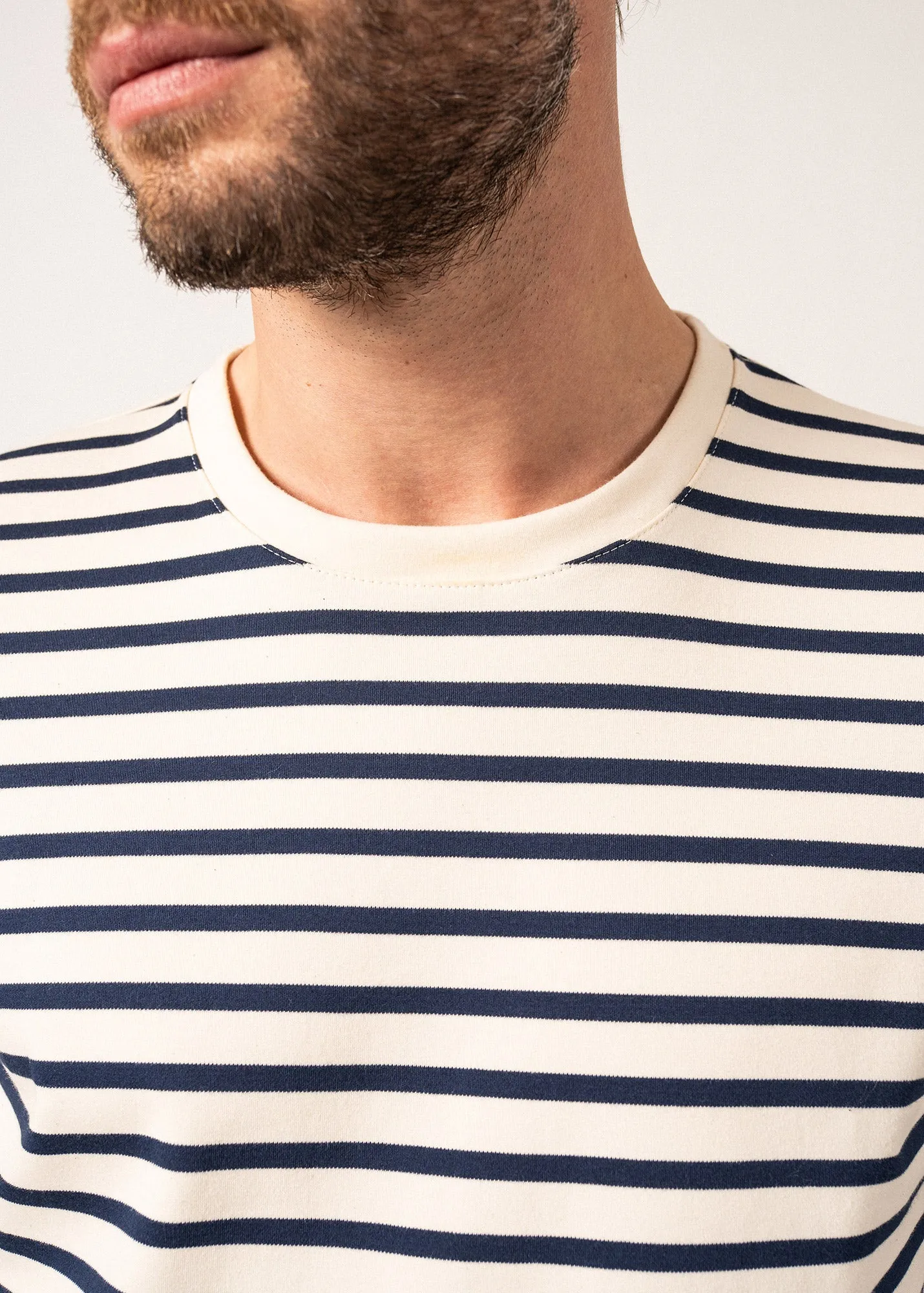 Valognes Round Neck Breton Shirt - in cotton interlock (ECRU/MARINE)